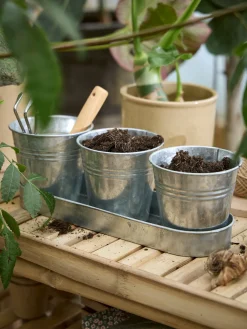 Cache-pots avec plateau