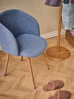 Chaise en tissu bouclé
