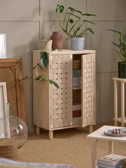 Meuble de rangement au design tressé