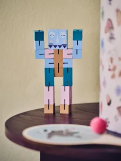 Robot jouet en bois