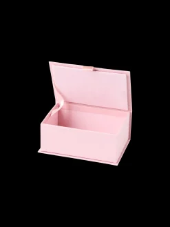Boîte de rangement brodée