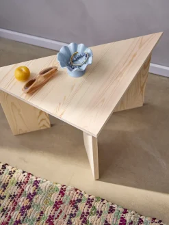 Table d’appoint triangulaire en bois de pin