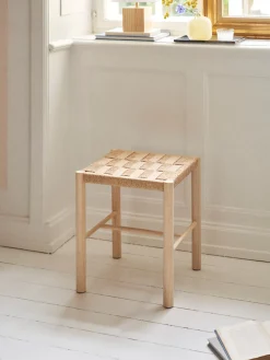 Tabouret avec assise tressée