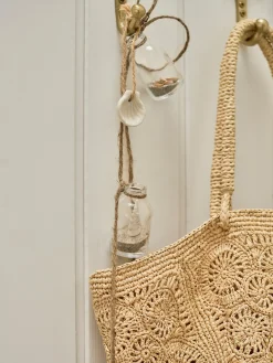 Vases sur ficelle